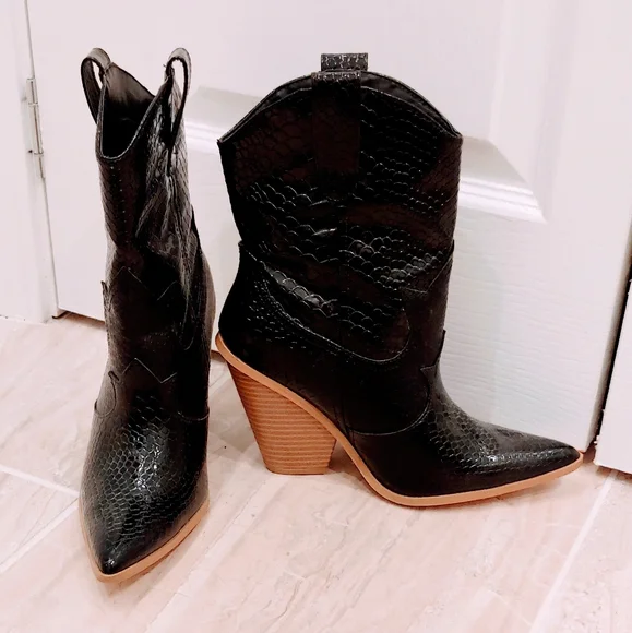 Cape Robbin Black Snakeskin Boots - Picture 1 of 7